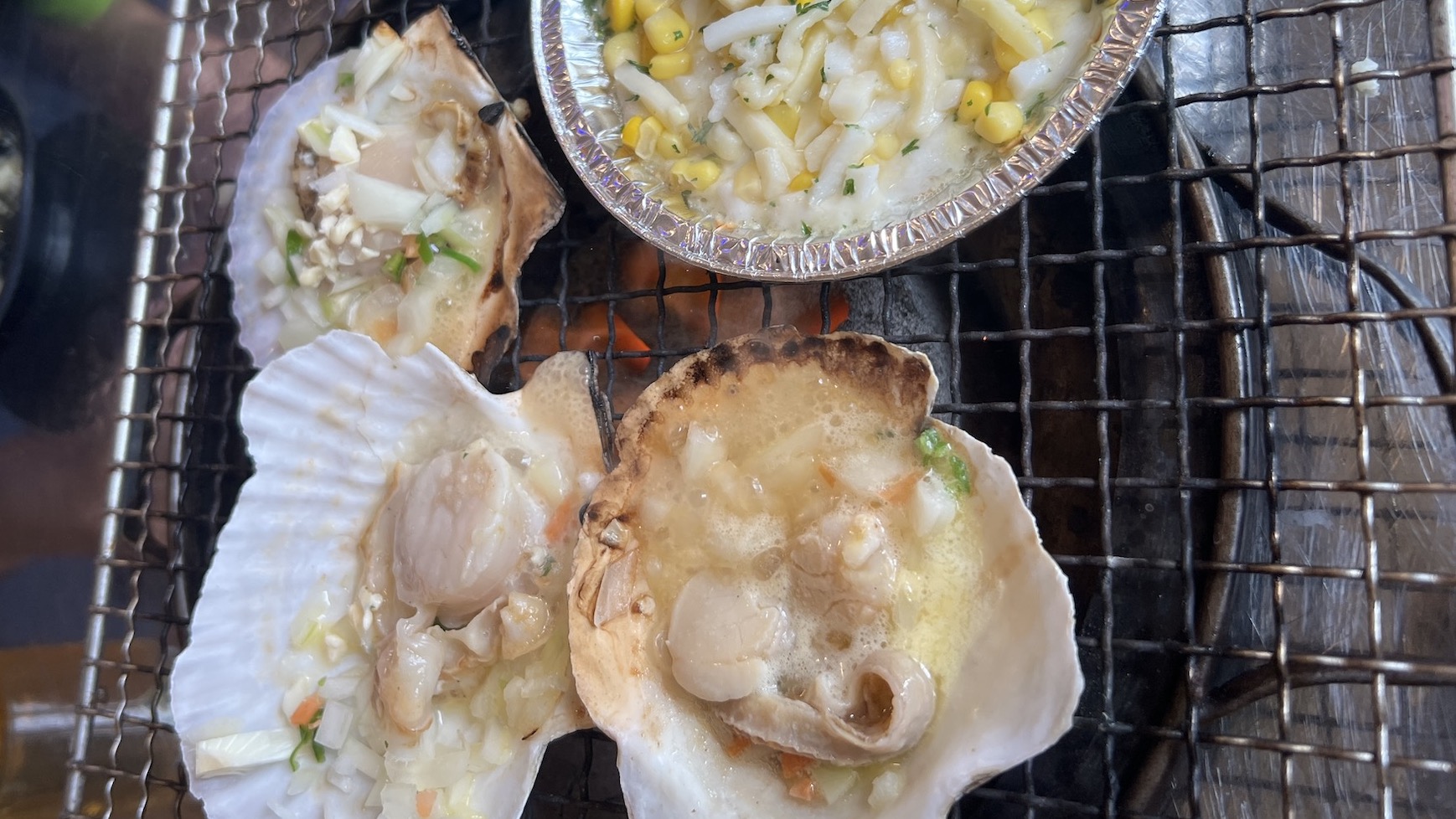 Eating on Grill Your Own Clams Street in Busan Wandering Walleye